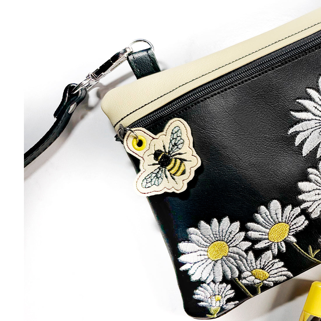 Bee Eyelet Fob