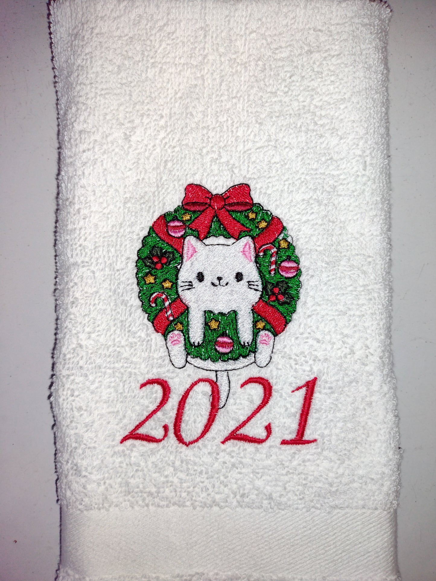Christmas Cat Wreath Embroidery Design